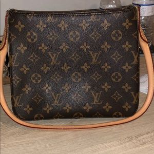 Louis Vuitton Purse!!